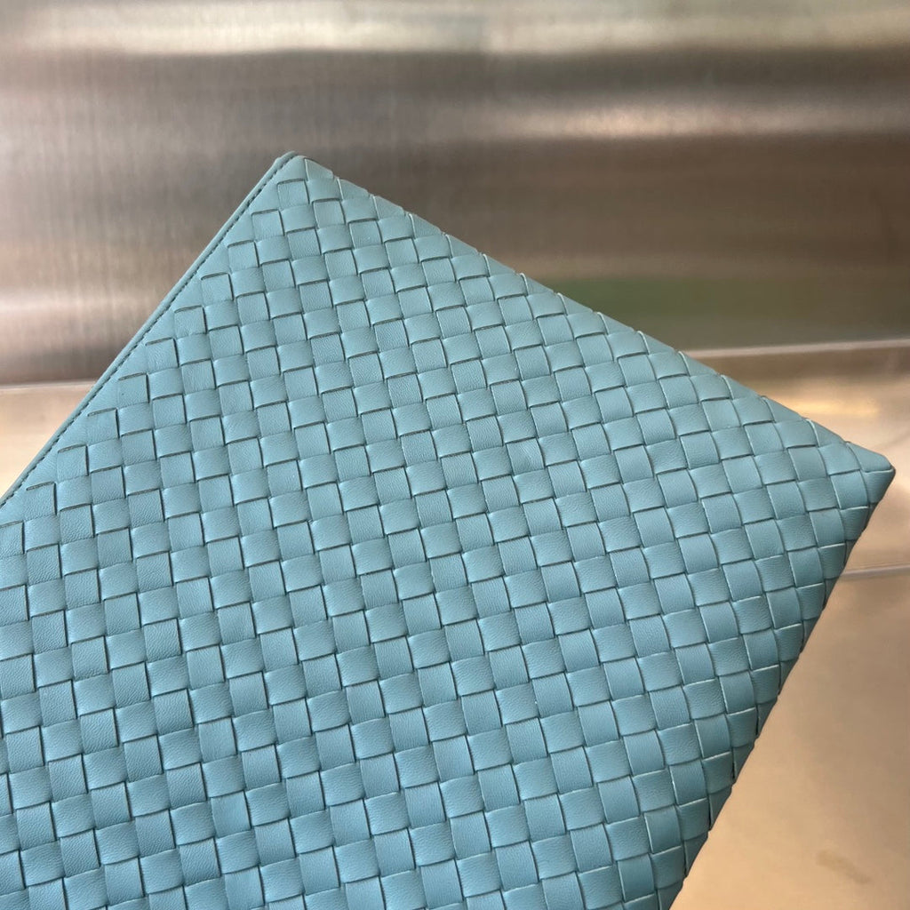 Bottega Veneta Intrecciato 30 in Sky Blue Lambskin Bag
