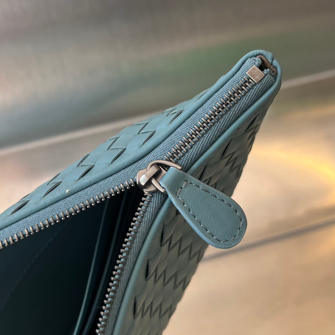 Bottega Veneta Intrecciato 30 in Sky Blue Lambskin Bag
