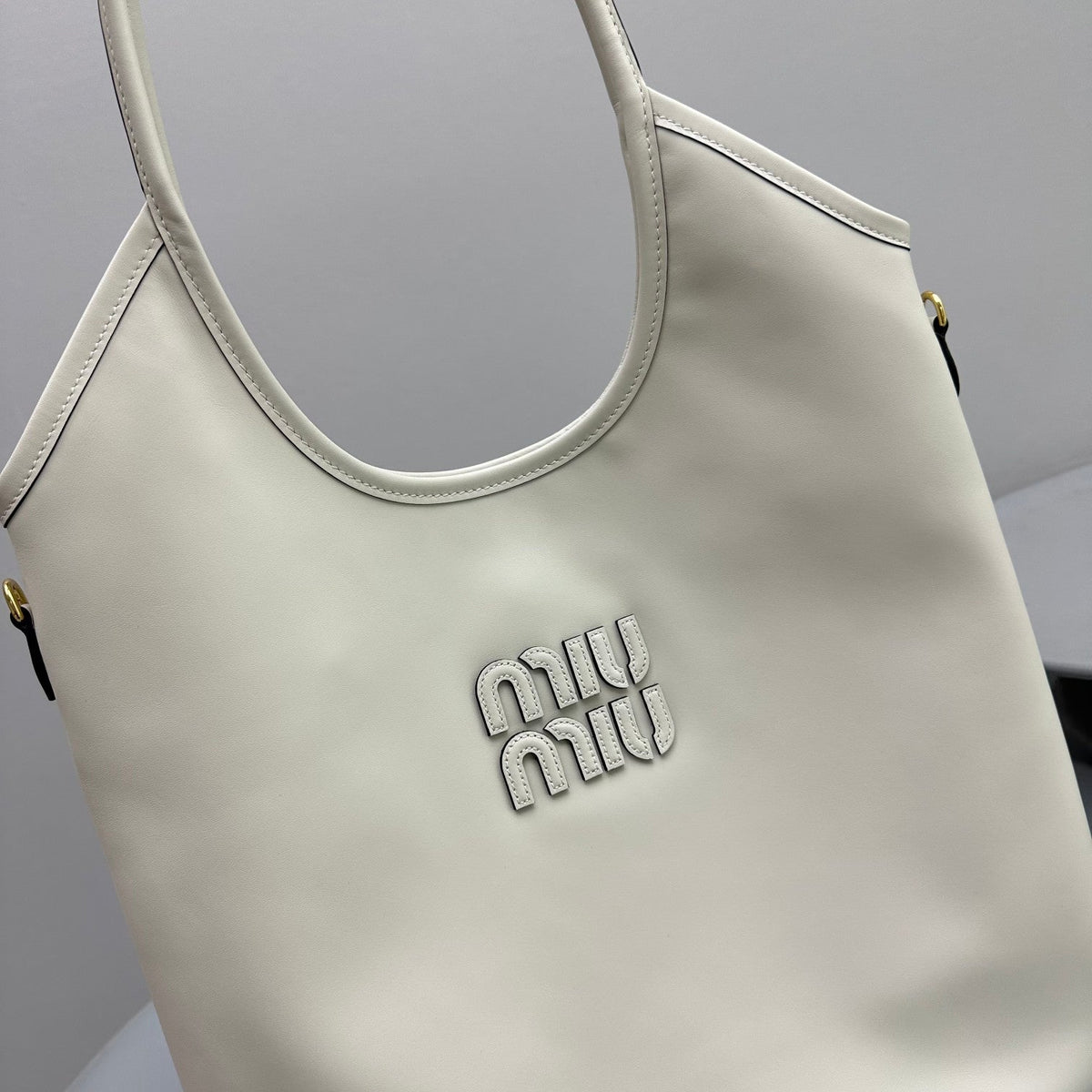 Hobo 40 Tote in White Calfskin