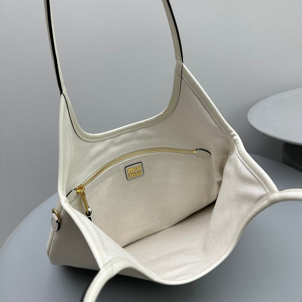 Hobo 40 Tote in White Calfskin