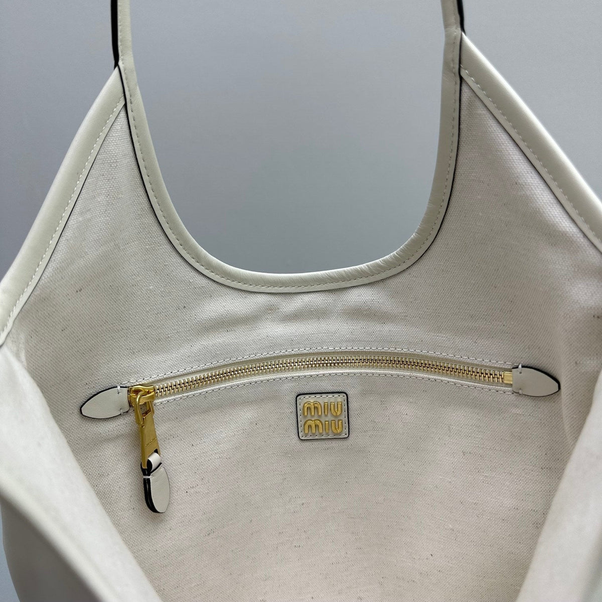 Hobo 40 Tote in White Calfskin