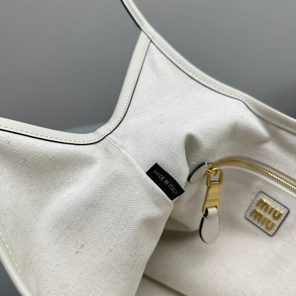 Hobo 40 Tote in White Calfskin