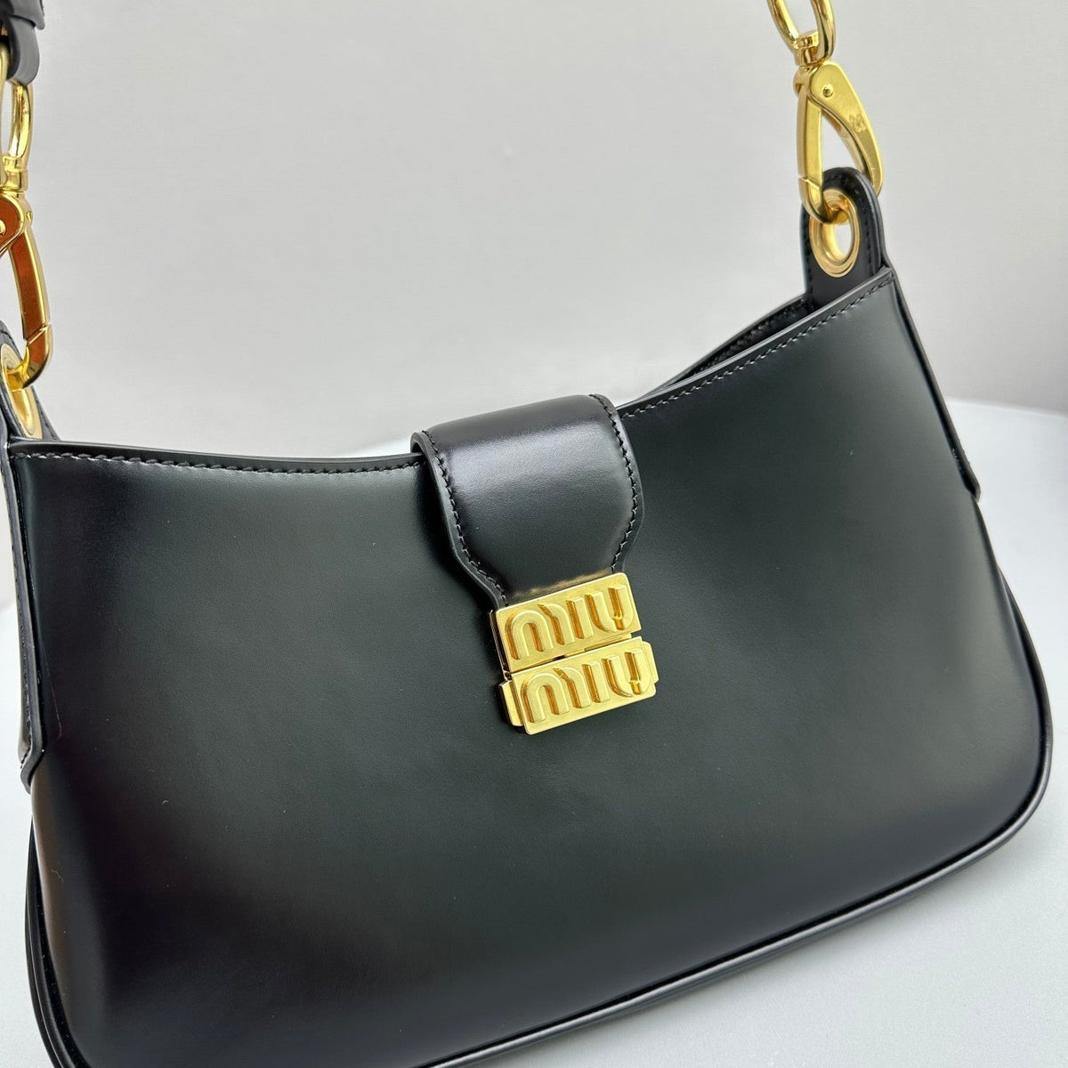 Hobo 28 City Shouder Bag in Black Calfskin