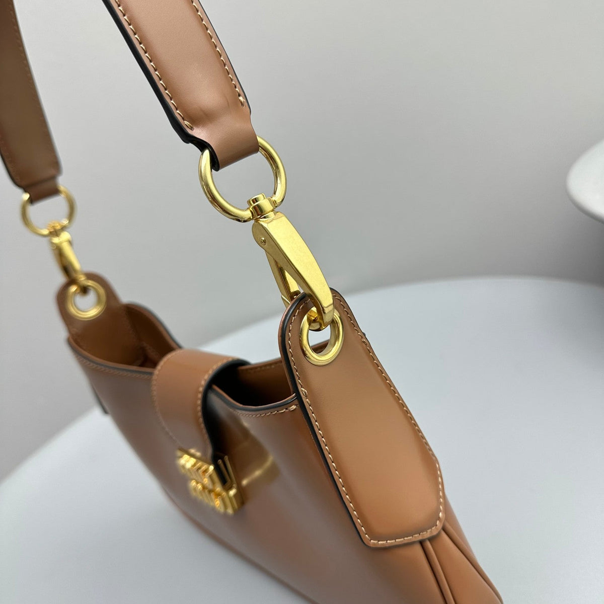 Hobo 28 City Shouder Bag in Cinnamon Brown Calfskin