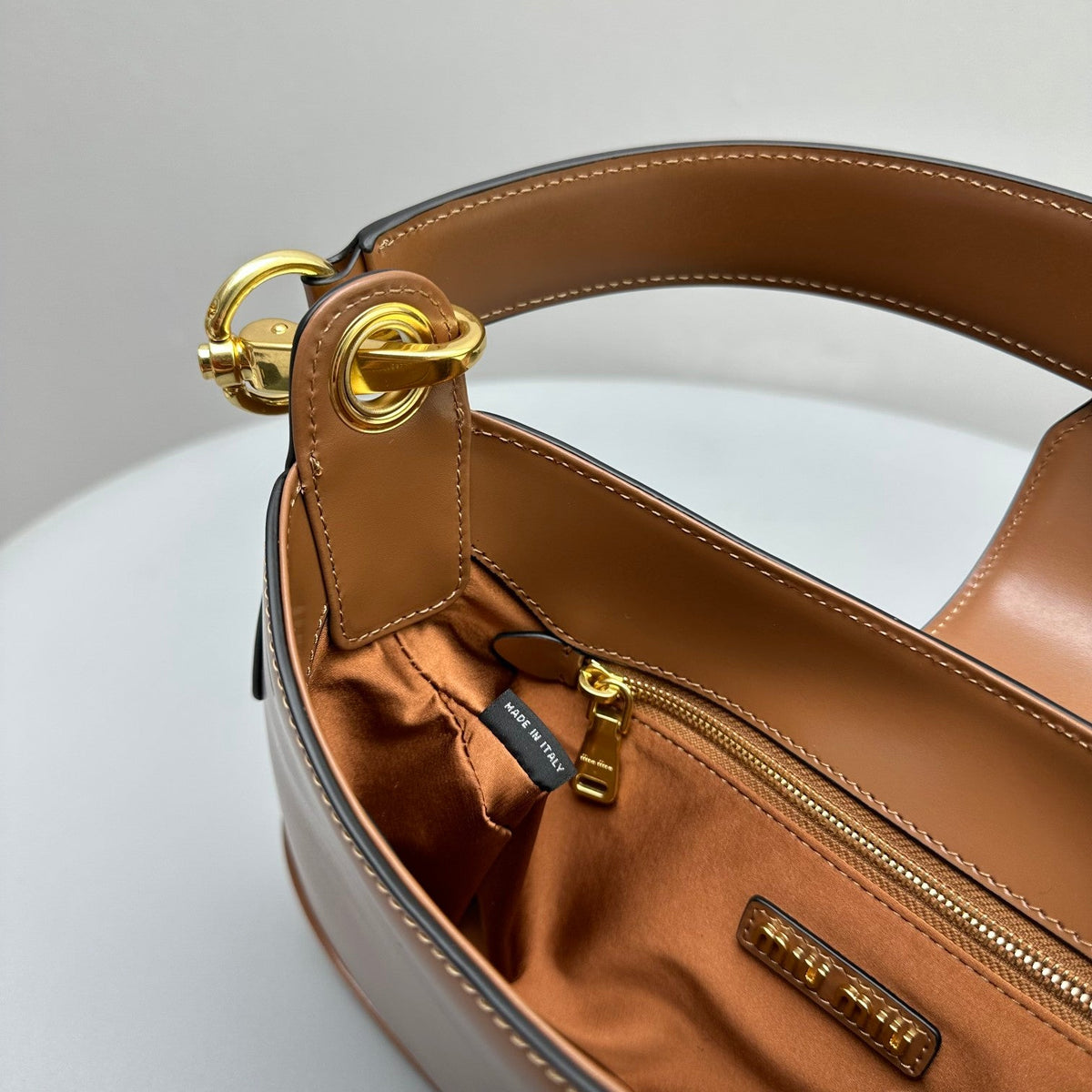 Hobo 28 City Shouder Bag in Cinnamon Brown Calfskin
