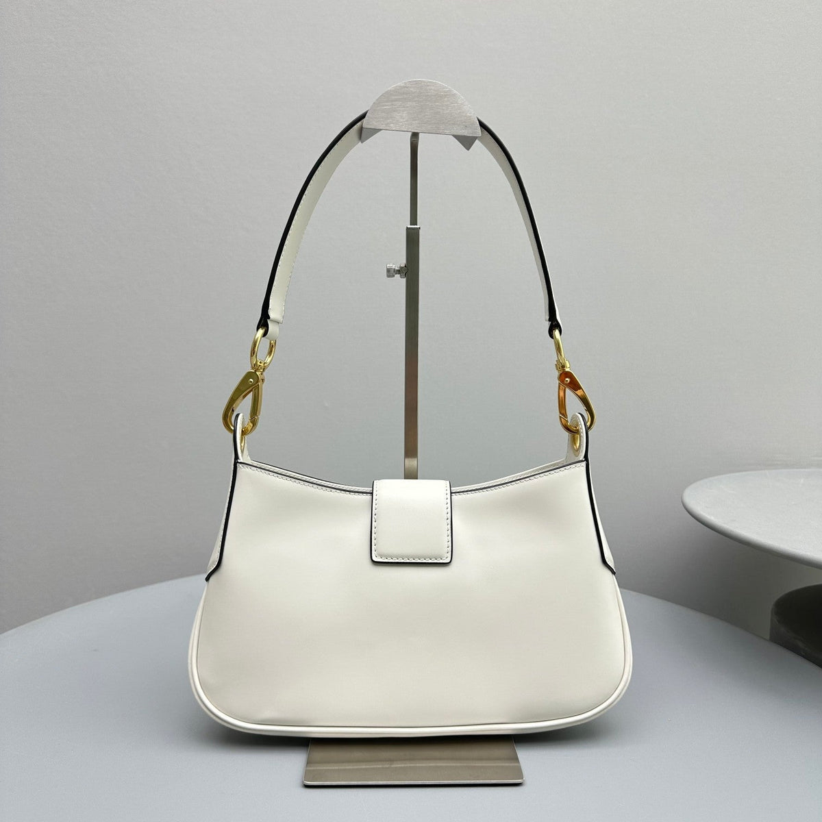 Hobo 28 City Shouder Bag in White Calfskin