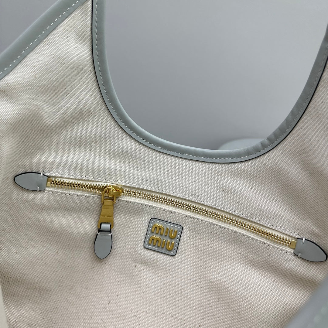 Hobo 40 Tote in Light Blue Calfskin