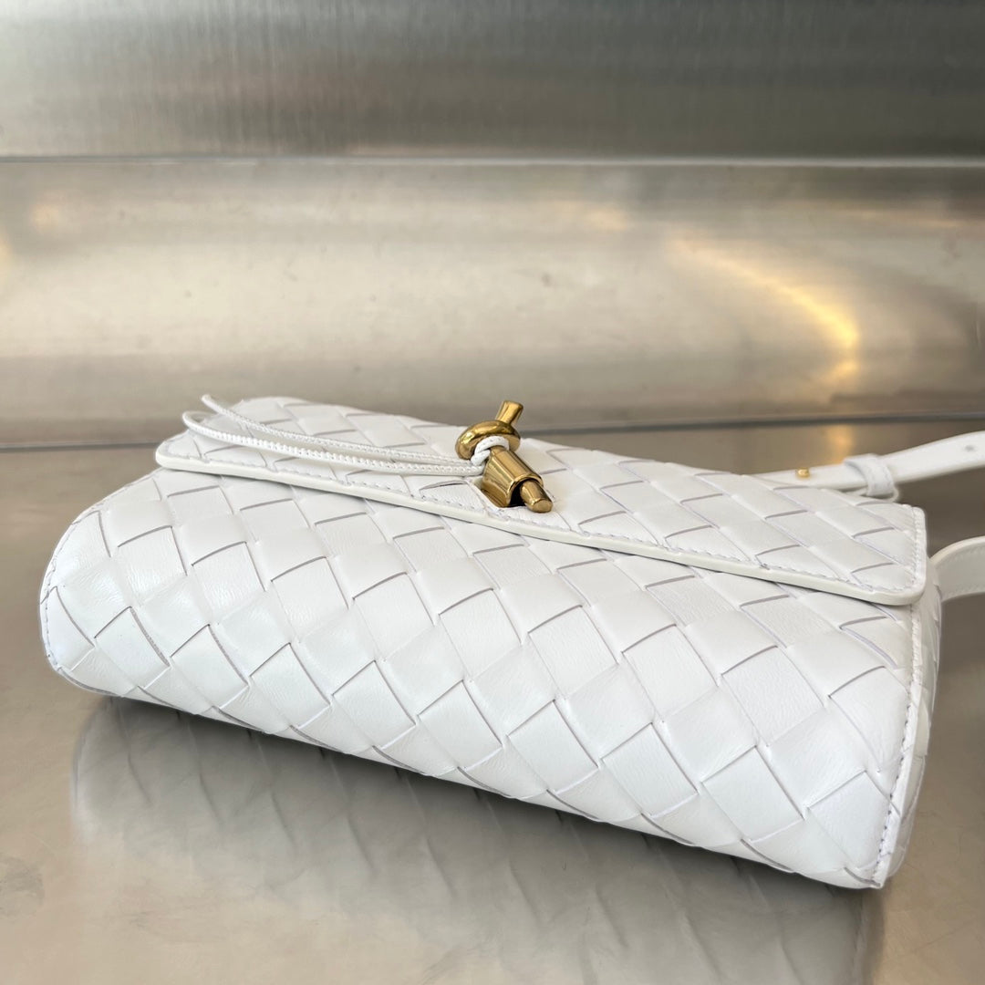 Bottega Veneta Andiamo 21 in White Lambskin Bag
