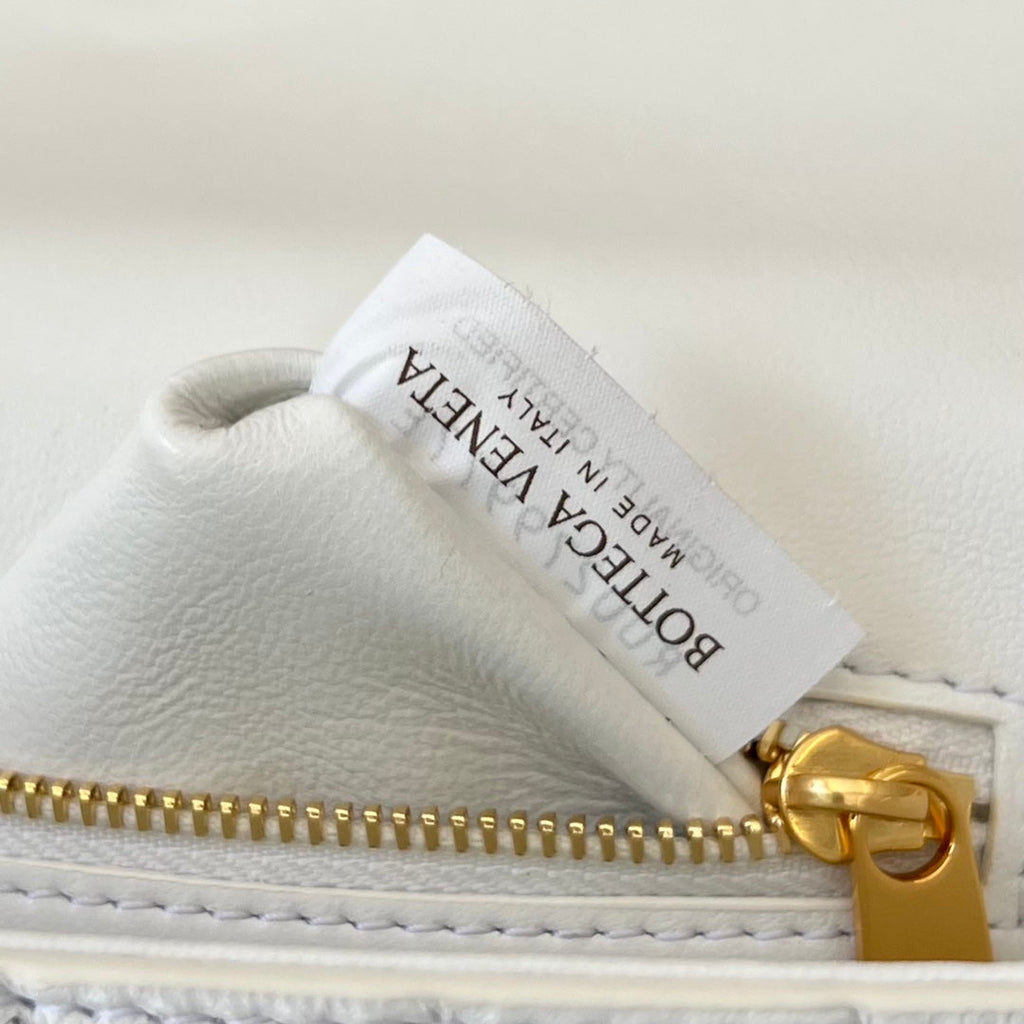 Bottega Veneta Andiamo 21 in White Lambskin Bag