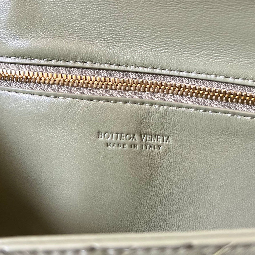 Bottega Veneta Long Clutch Andiamo with Handle 31cm Light Green Calfskin Ghw