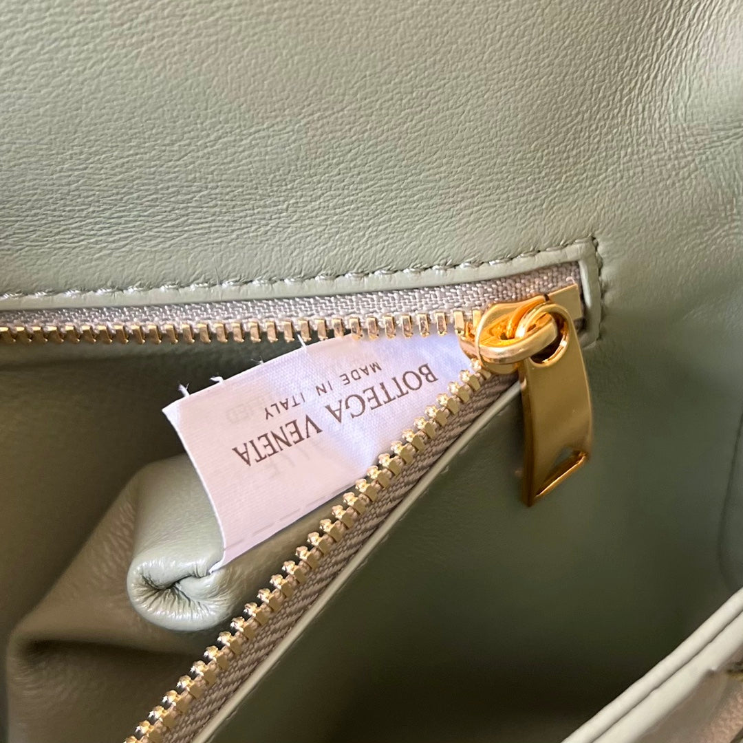 Bottega Veneta Long Clutch Andiamo with Handle 31cm Light Green Calfskin Ghw