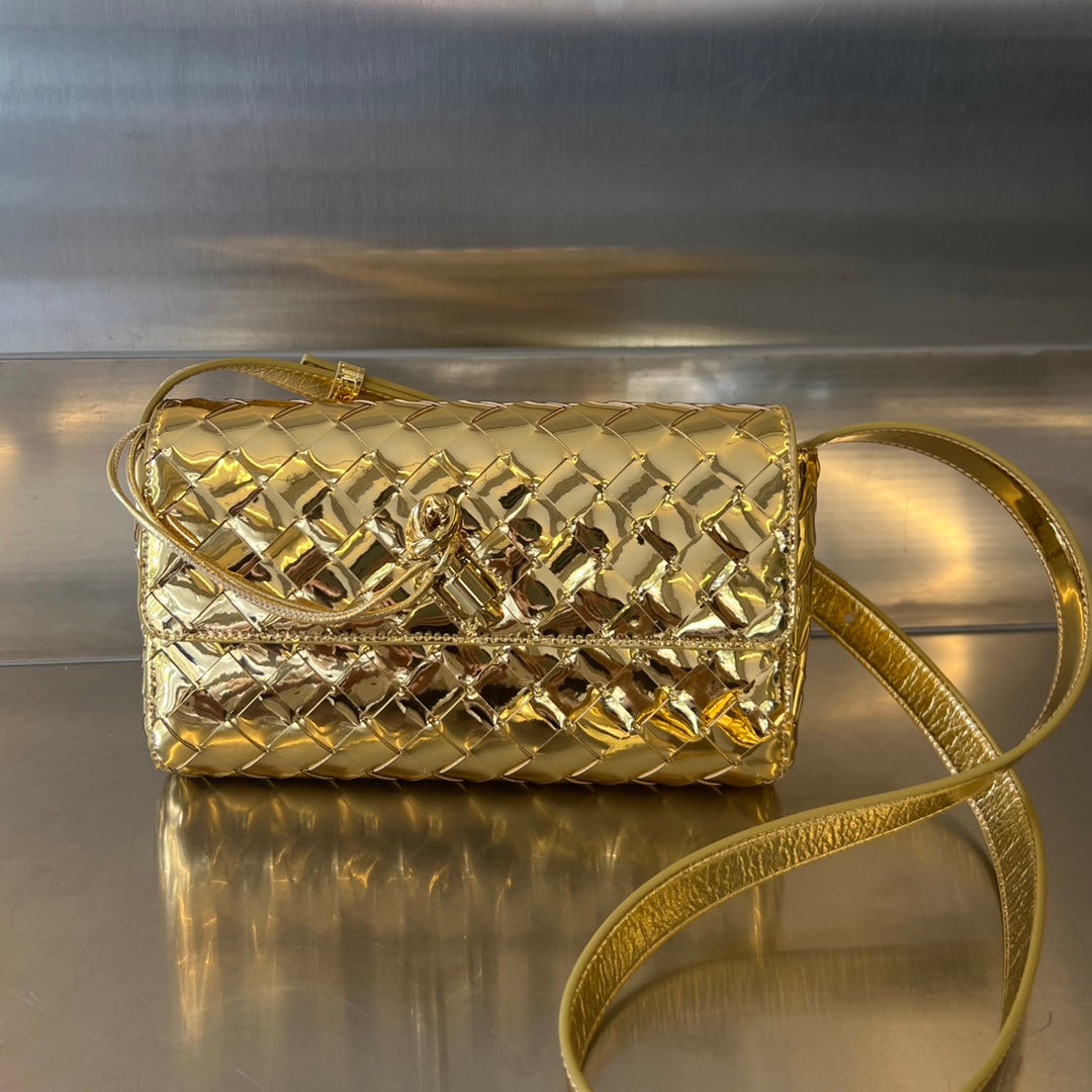 Bottega Veneta Andiamo 21 in Golden Lambskin Bag