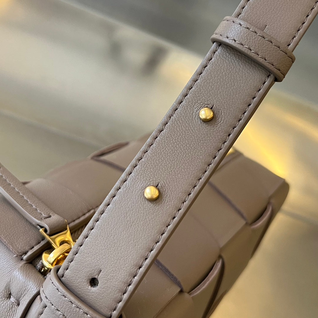 Bottega Veneta Brick Cassette 28 in Medium Brown Calfskin Bag