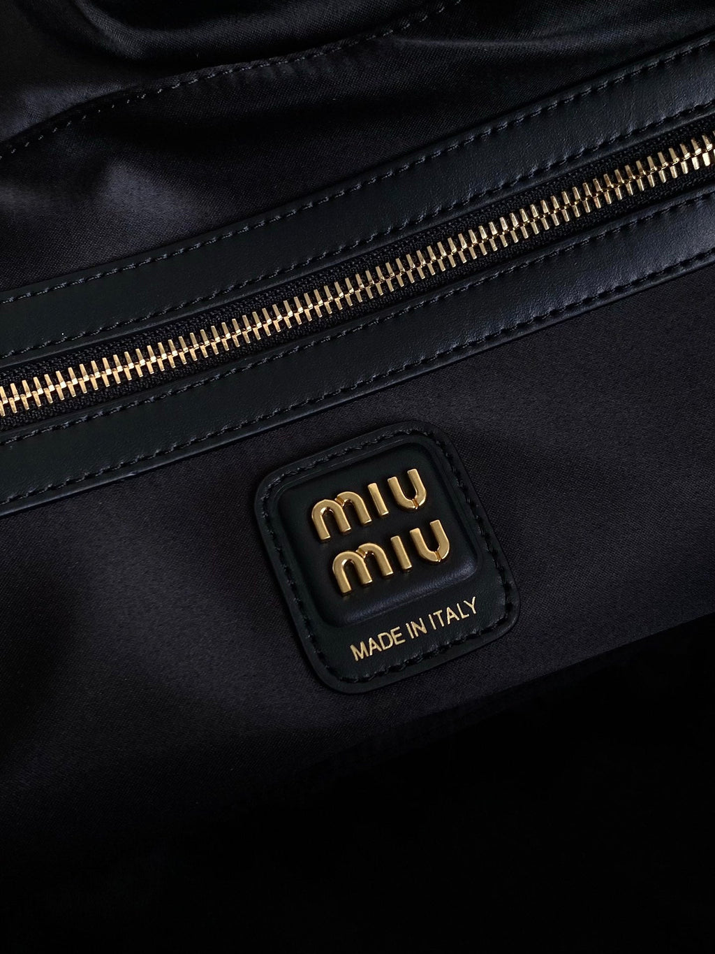 Beau Bag 34 in Black Leather