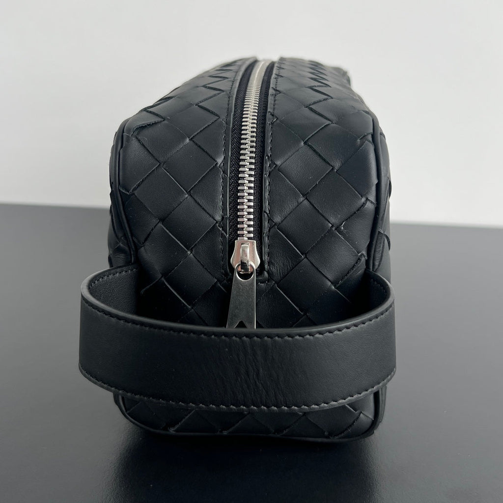 Bottega Veneta Intrecciato Clutch 26 in Black Calfskin
