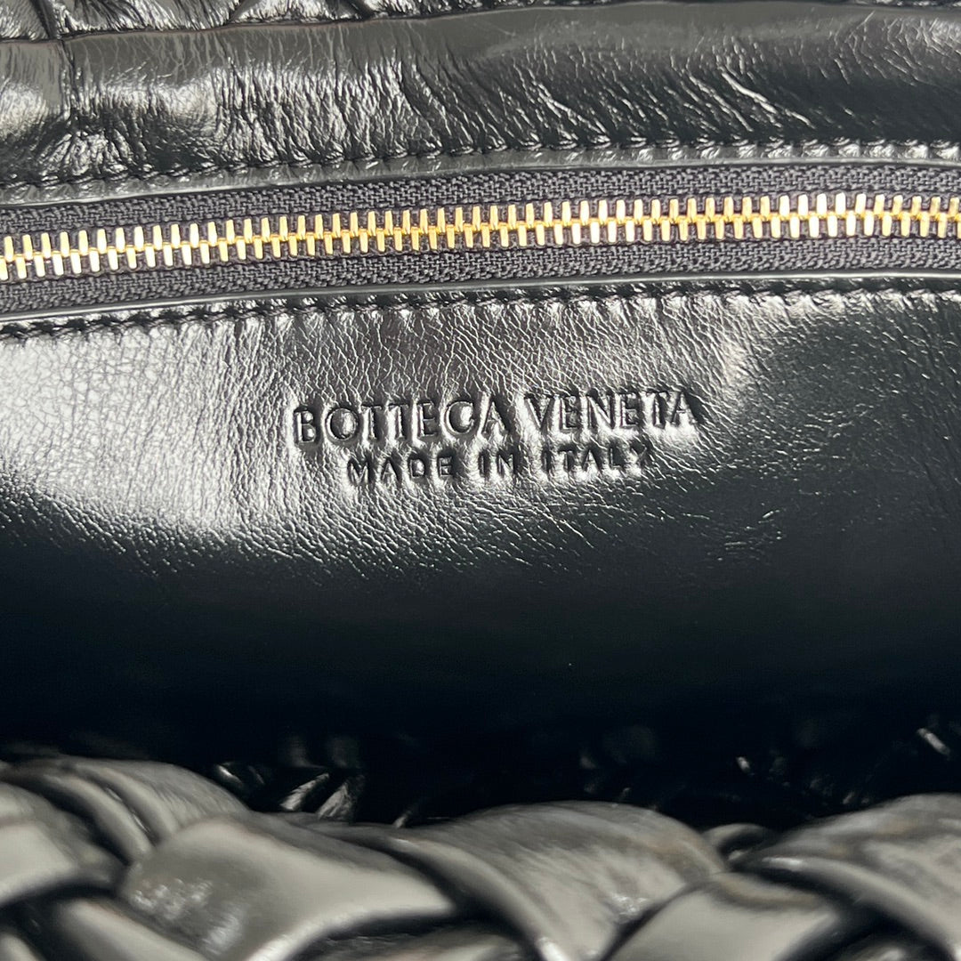 Bottega Veneta Kalimero Città 25 in Black Calfskin Bag