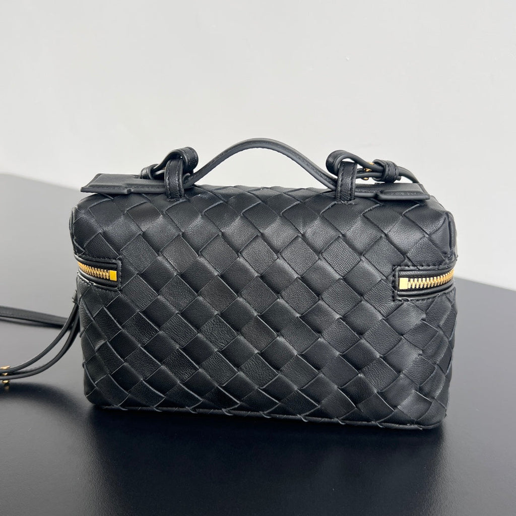 Bottega Veneta Bang Bang 22 Vanity Case in Black Calfskin