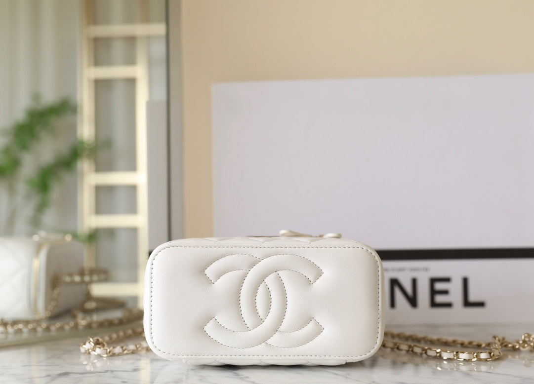 Chanel 25S Vanity Bag 17 cm in White Lambskin with Pearl Strap