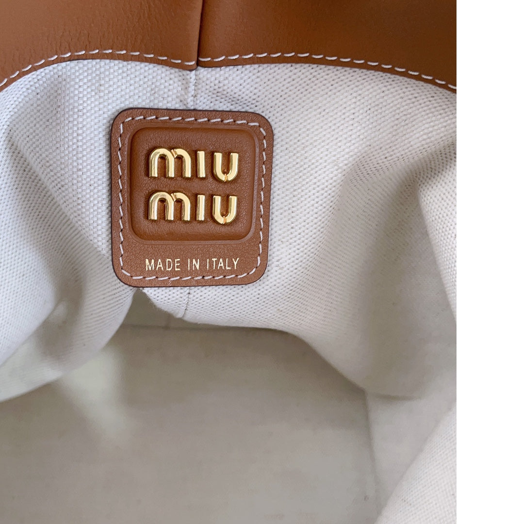 Bucket Bag 29 in Bronze Brown Calfskin