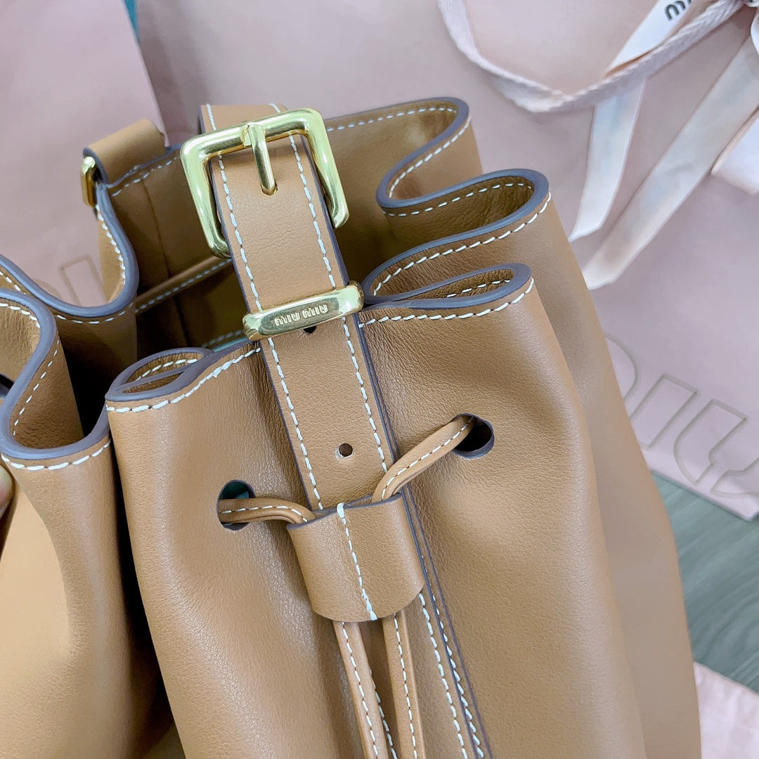 Bucket Bag 29 in Bronze Brown Calfskin
