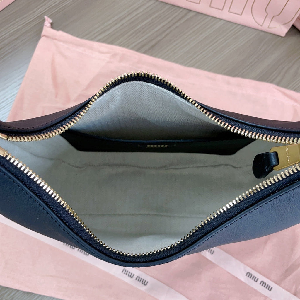 Hobo Bag 27 in Black Calfskin