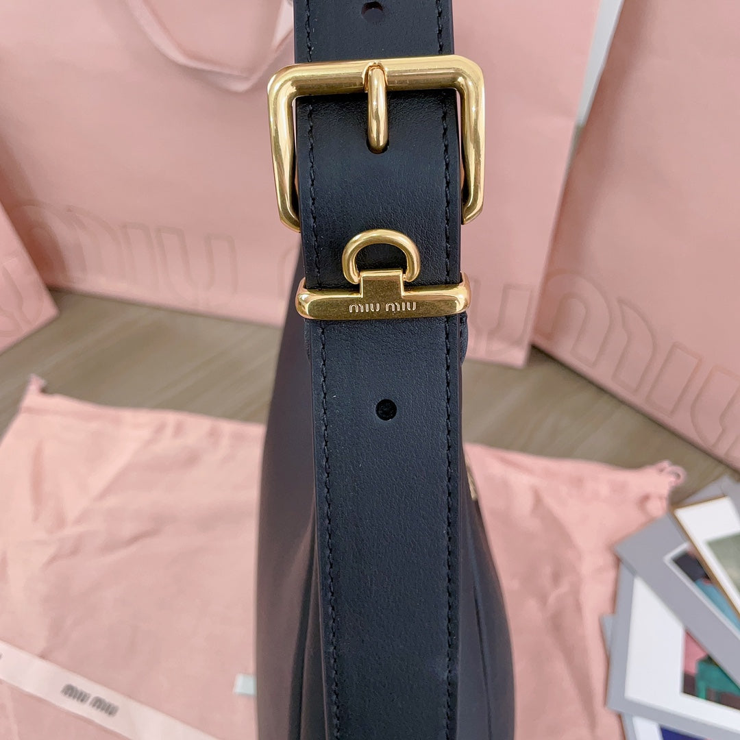 Hobo Bag 27 in Black Calfskin
