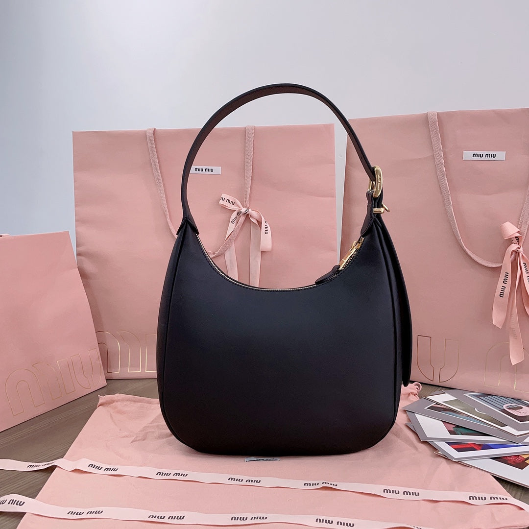 Hobo Bag 27 in Black Calfskin