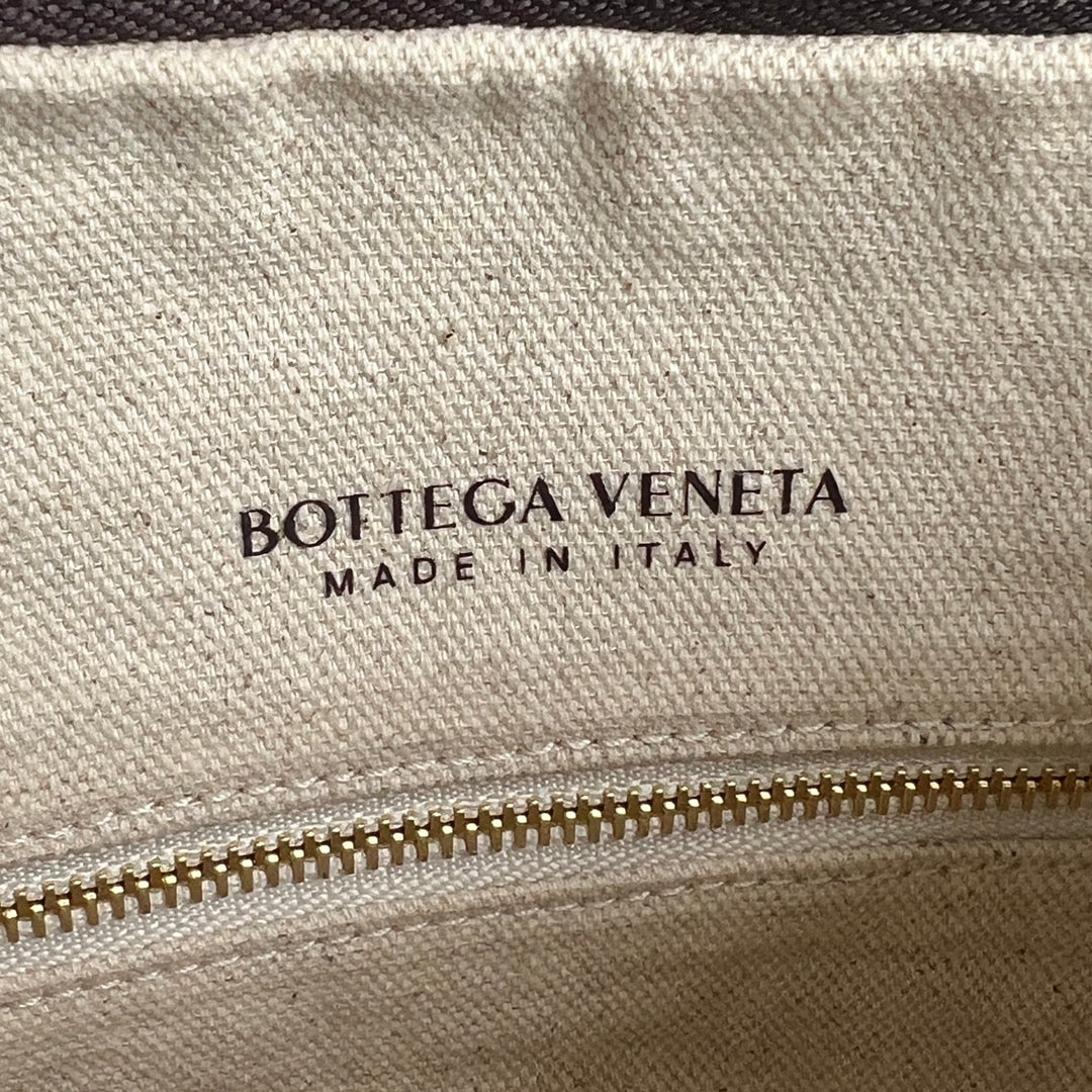 Bottega Veneta Gemelli Shoulder Bag 36 in Beige Raffia and Fondant Lambskin