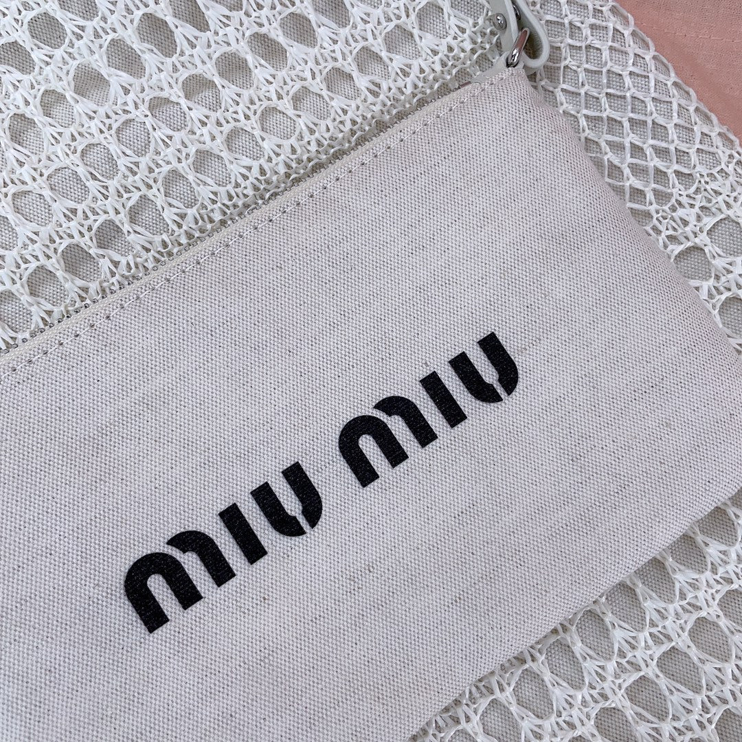 Ivy Tote Bag 40 in White Mesh