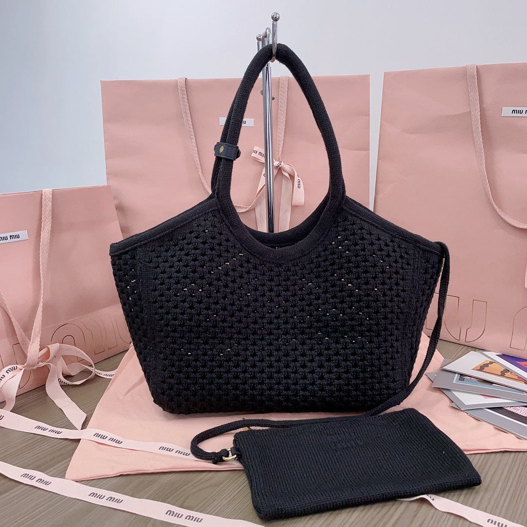 Hollow Knitted Shopping Bag 28 in Black Mix White Wool