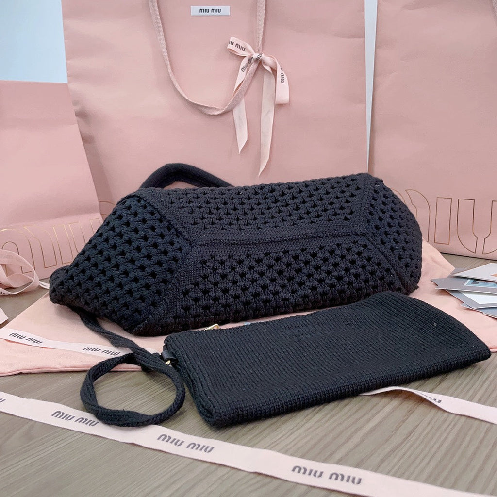 Hollow Knitted Shopping Bag 28 in Black Mix White Wool