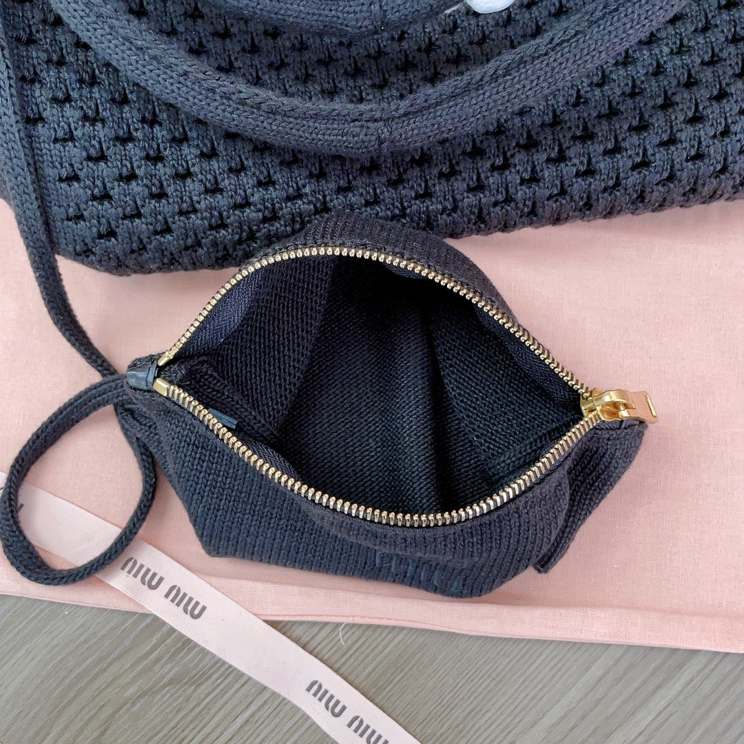Hollow Knitted Shopping Bag 28 in Black Mix White Wool