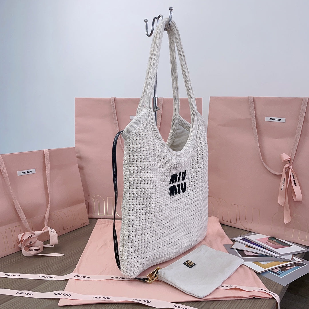 Hollow Knitted Tote Bag 40 in White Mix Black Woven Fabric