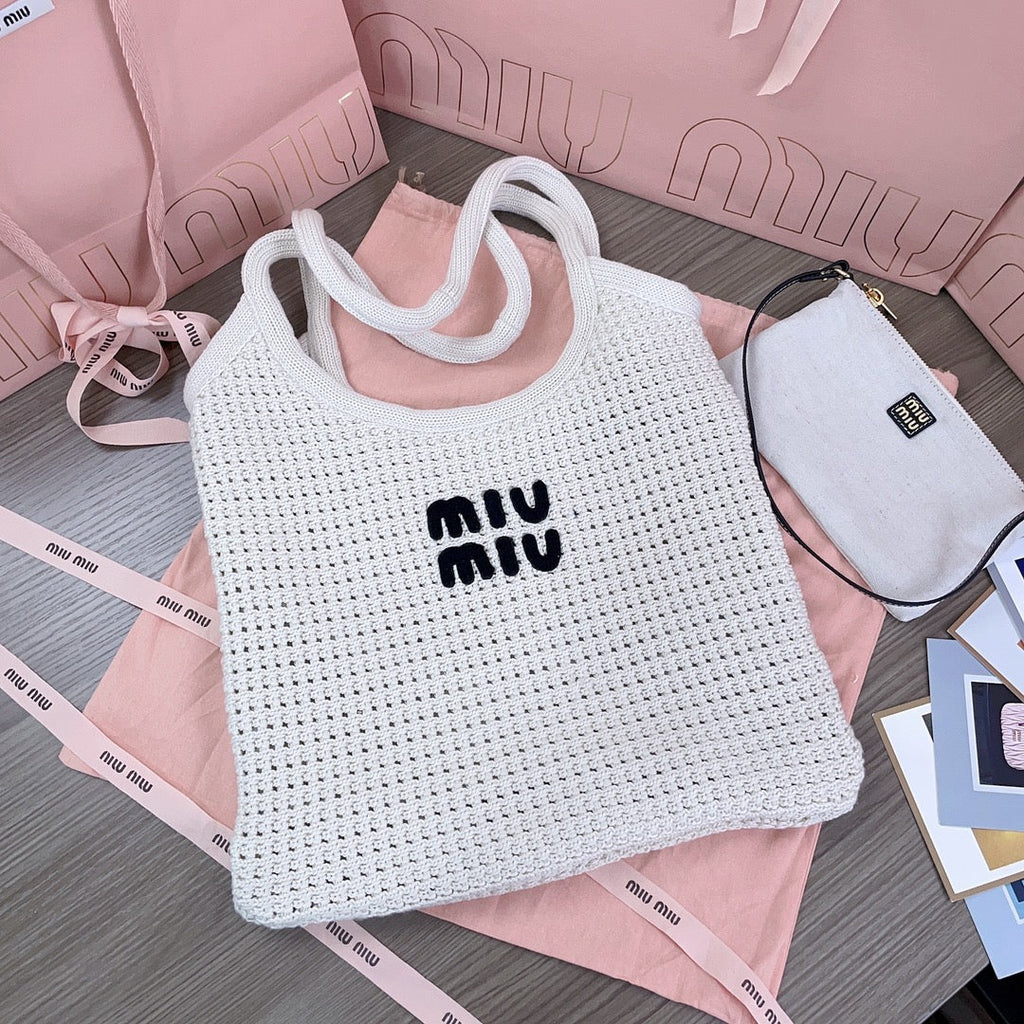 Hollow Knitted Tote Bag 40 in White Mix Black Woven Fabric