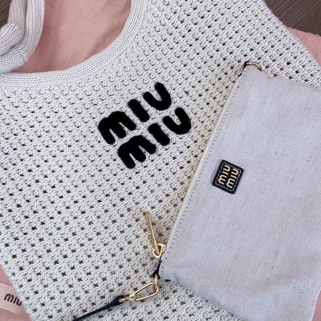 Hollow Knitted Tote Bag 40 in White Mix Black Woven Fabric