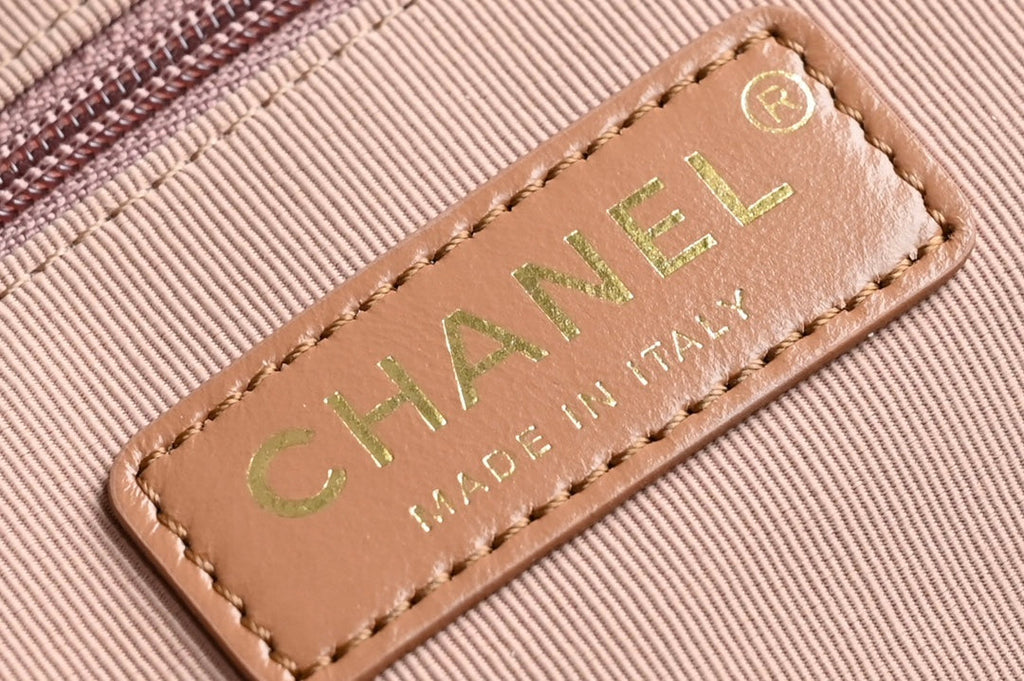 Chanel 25S Vanity Case 23 cm in Light Brown Lambskin