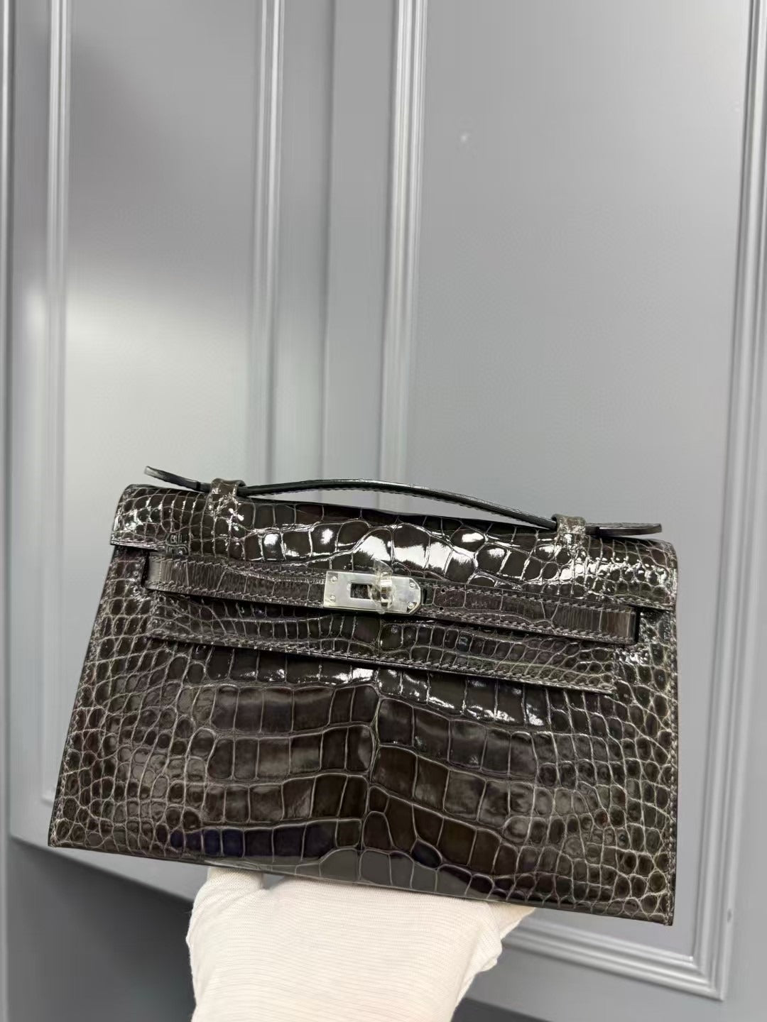 Hermes Kelly Mini 22 in Brown American Alligator Silver Buckle Bag