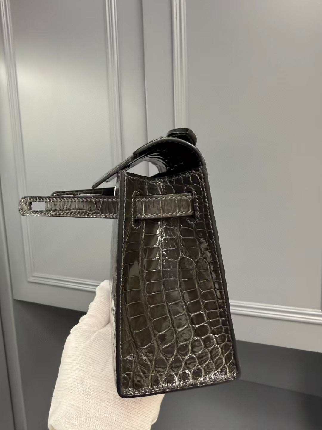 Hermes Kelly Mini 22 in Brown American Alligator Silver Buckle Bag