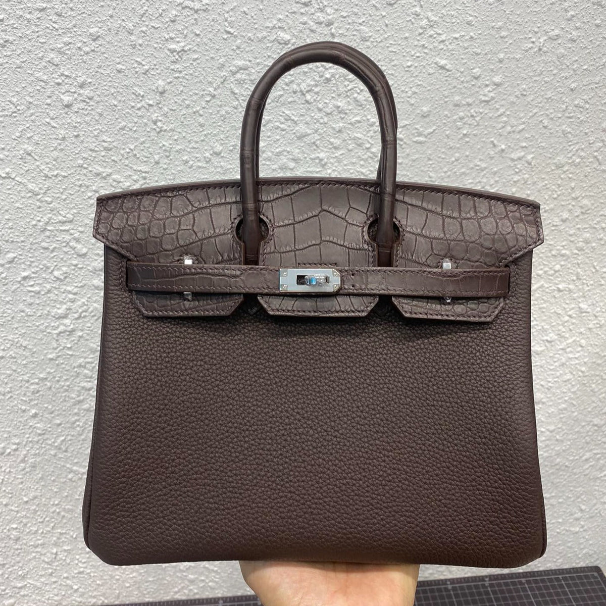 Hermes Birkin 25cm Cafe Crocodile and Togo Leather Silver Hardware Bag