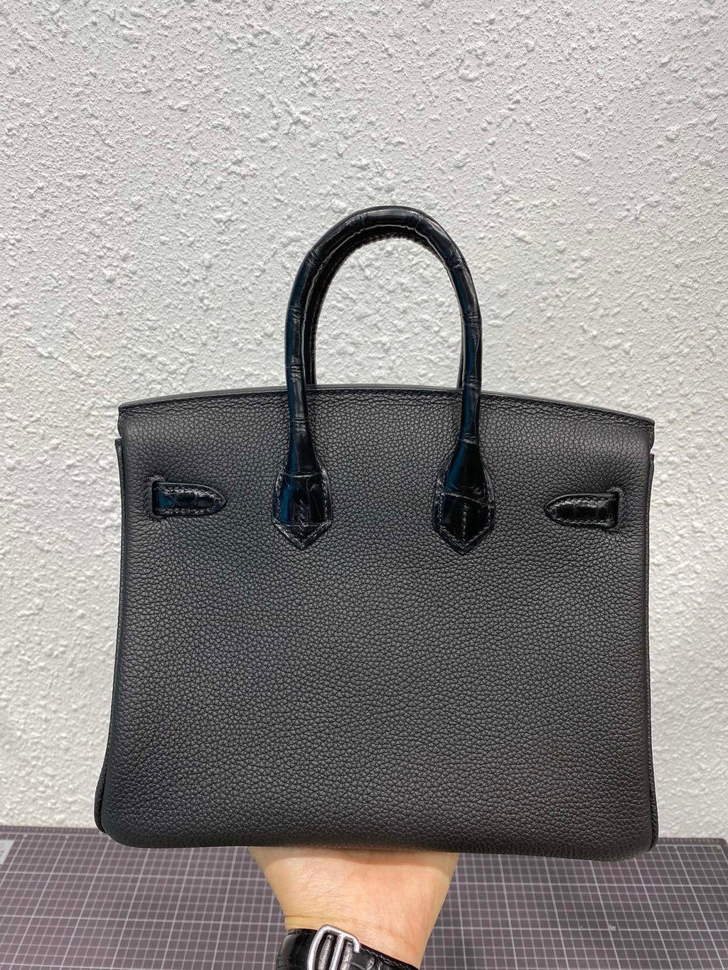 Hermes Birkin 25cm Black Crocodile and Togo Leather Gold Hardware Bag