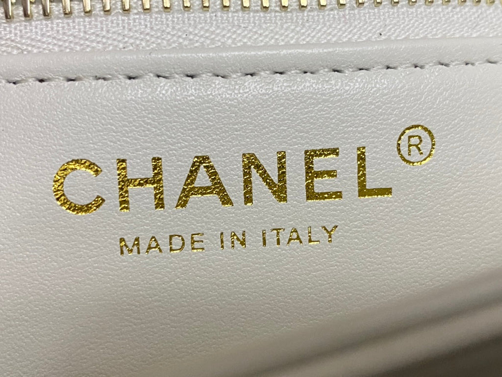Chanel Trendy 20cm White Lambskin Gold Hardware Bag