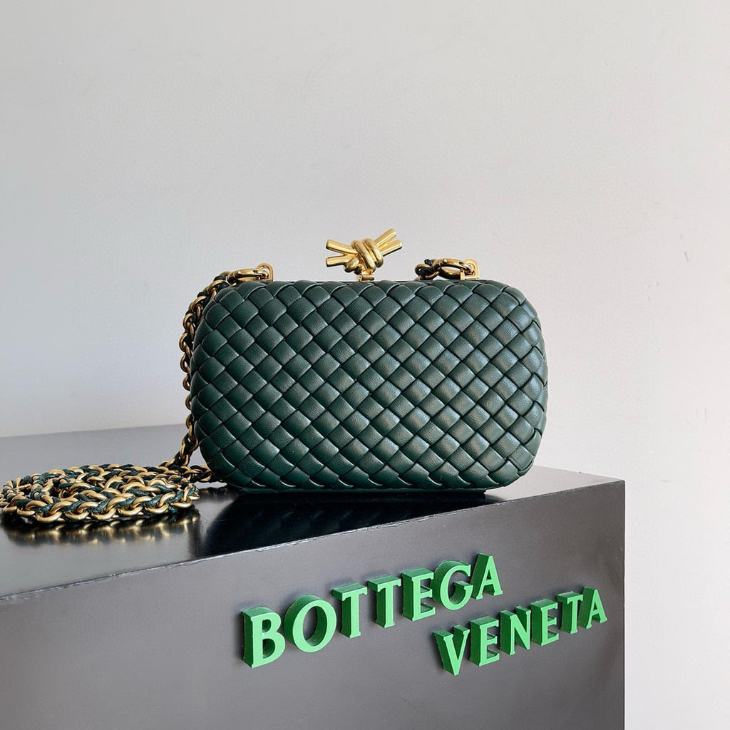 Bottega Veneta Bv Vetena Knot 19 Green Bag