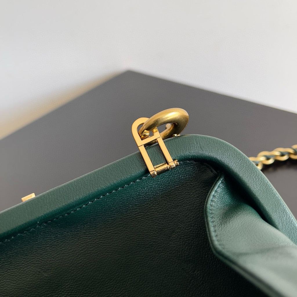 Bottega Veneta Bv Vetena Knot 19 Green Bag