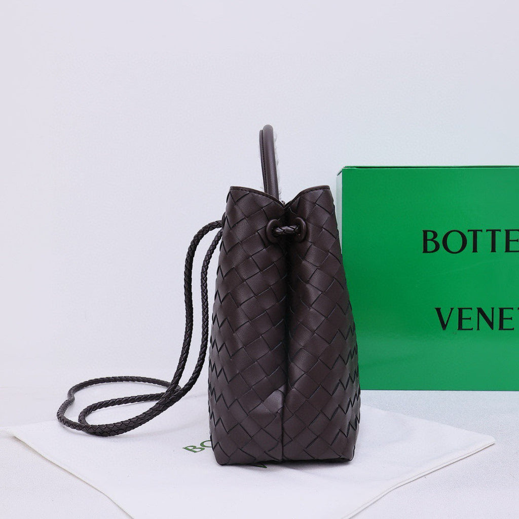 Bottega Veneta Medium Andiamo 32 Brown Lambskin Gold Hardware Bag