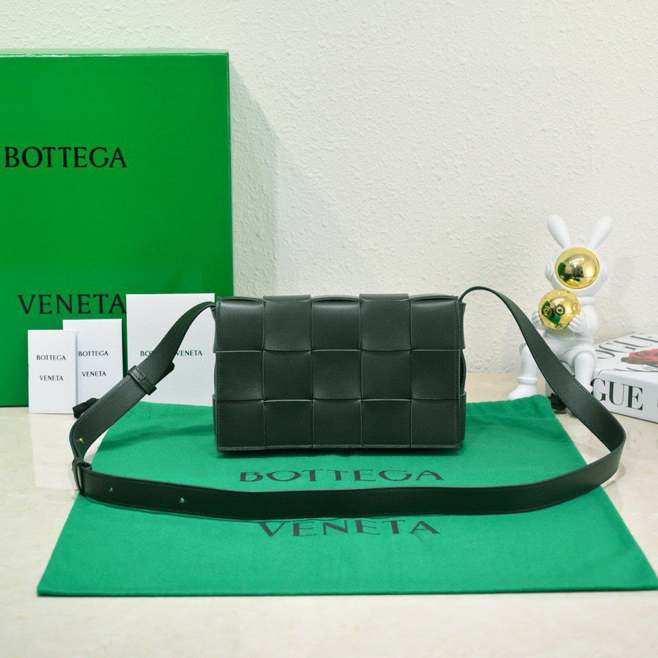 Bottega Veneta Cassette 23 in Dark Green Calfskin Bag