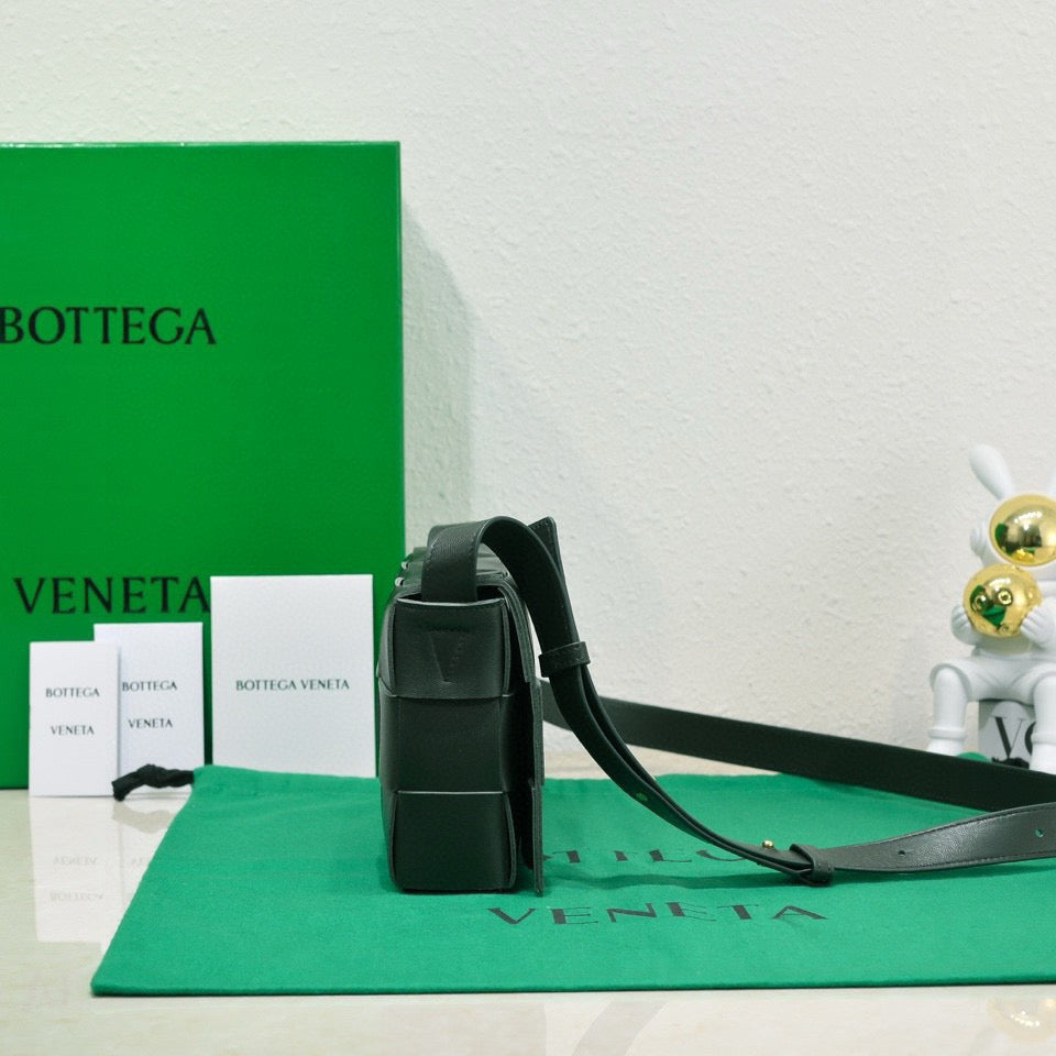 Bottega Veneta Cassette 23 in Dark Green Calfskin Bag