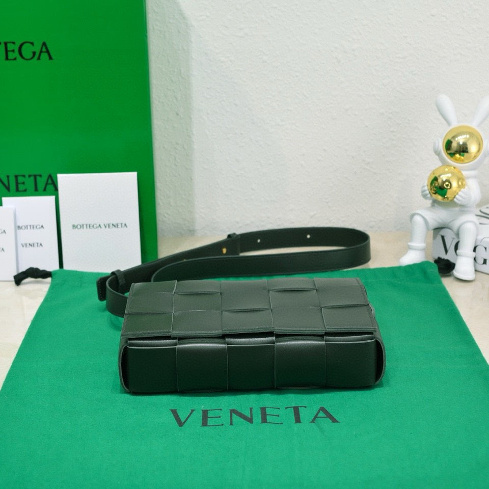Bottega Veneta Cassette 23 in Dark Green Calfskin Bag