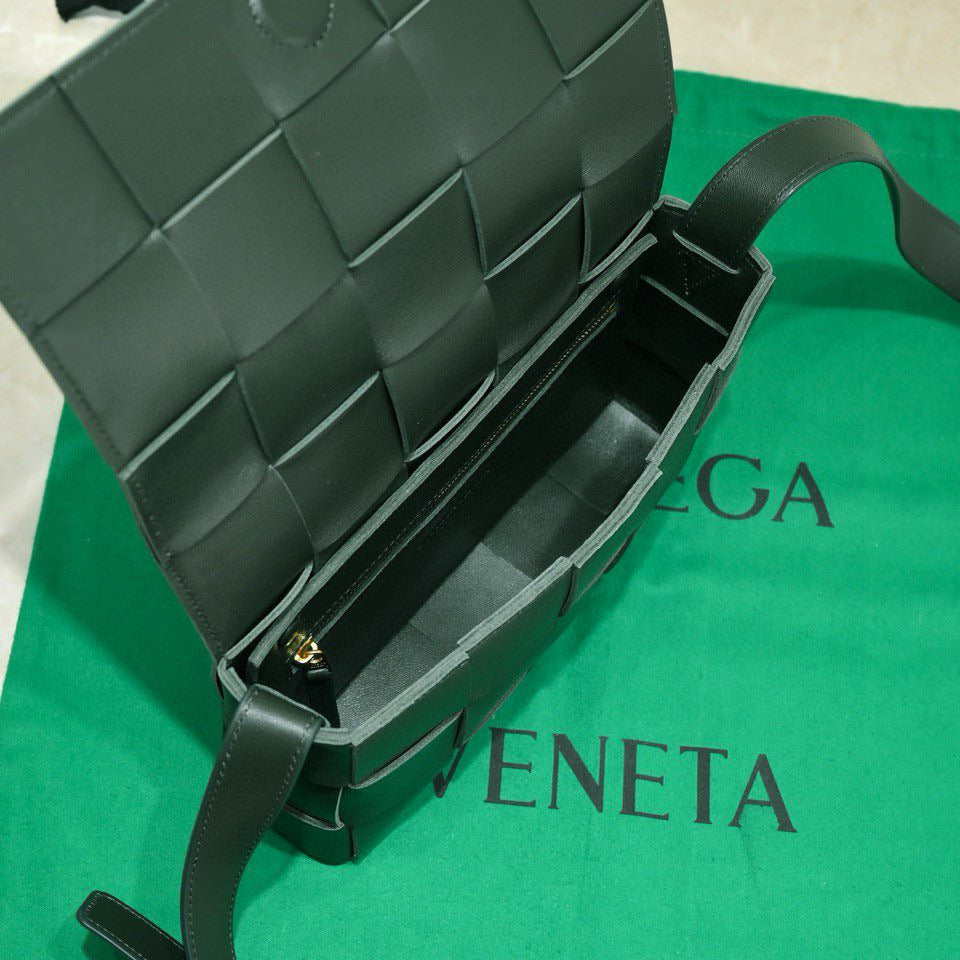 Bottega Veneta Cassette 23 in Dark Green Calfskin Bag