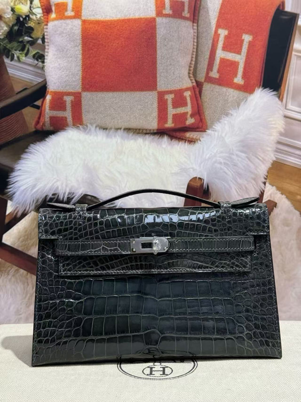 Hermes Kelly Mini 22 in Black American Alligator Silver Buckle Bag