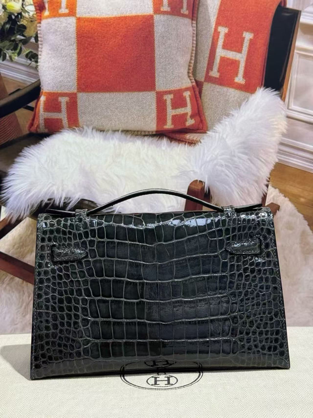 Hermes Kelly Mini 22 in Black American Alligator Silver Buckle Bag
